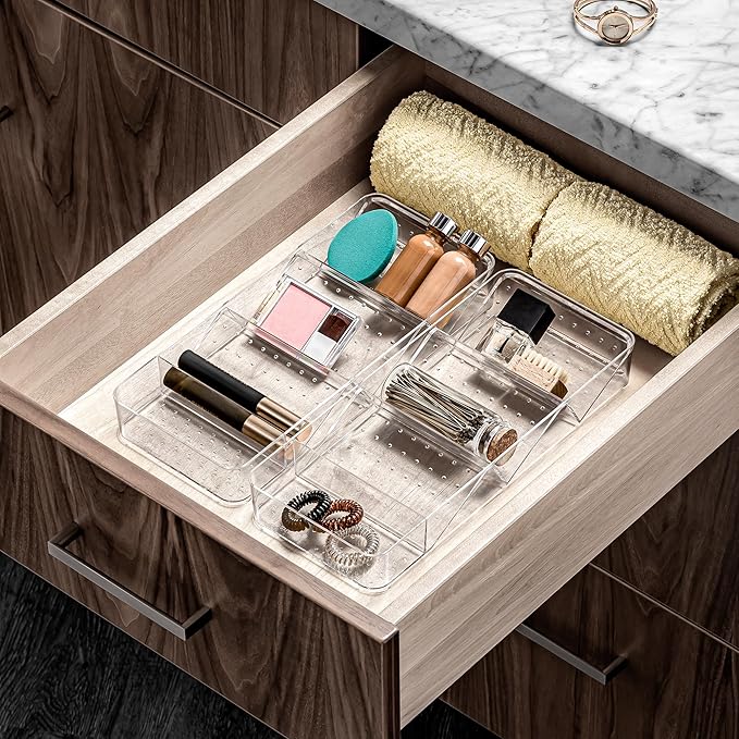 madesmart Angled Storage Tray, Make-up Bathroom Organizer, Lipstick, Razors, Q-Tips, Bath Essentials Angled for Easy-Viewing, Small, Clear