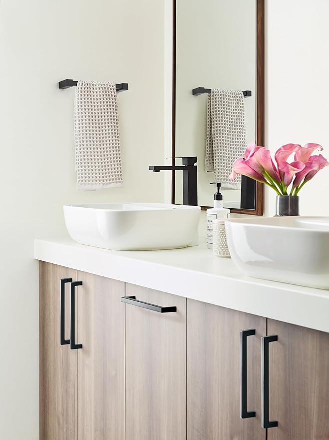 Amerock Monument Matte Black 8 inch (203mm) Towel Bar, BH36085MB