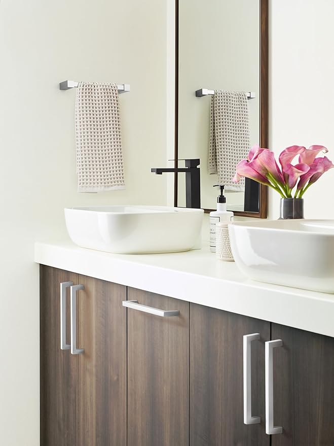 Amerock Monument Chrome 8 inch (203mm) Towel Bar, BH3608526
